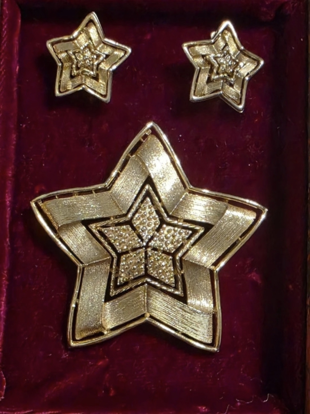 Vintage Lisner Star Brooch & Clip-On Earring Set in Gold (Demi-parure)